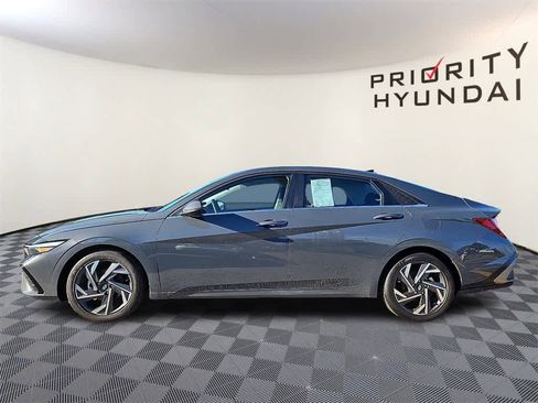 Used 2024 Hyundai Elantra SEL w/ Convenience Package image 7
