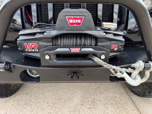 Used 2017 Jeep Wrangler Unlimited Sport w/ Connectivity Group image 11