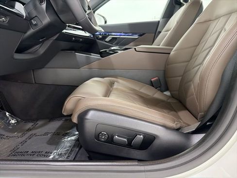 Used 2025 BMW i5 xDrive40 w/ Premium Package image 14