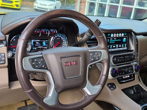 Used 2018 GMC Yukon SLT w/ Open Road Package AWD/4WD image 11