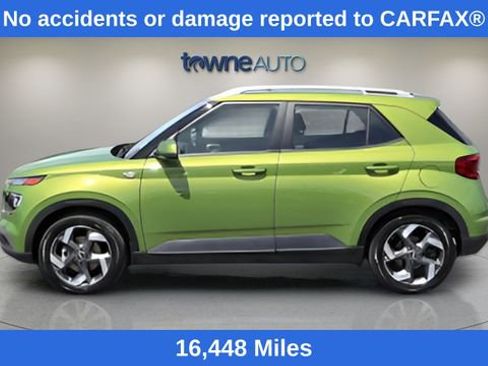Used 2023 Hyundai Venue SEL FWD image 2