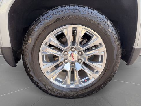 Used 2024 GMC Sierra 1500 Denali w/ Technology Package AWD/4WD image 10