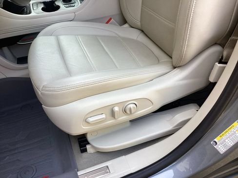Used 2022 GMC Acadia Denali w/ Denali Technology Package AWD/4WD image 37