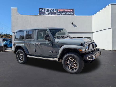 New 2026 Jeep Wrangler Unlimited Sahara AWD/4WD image 3