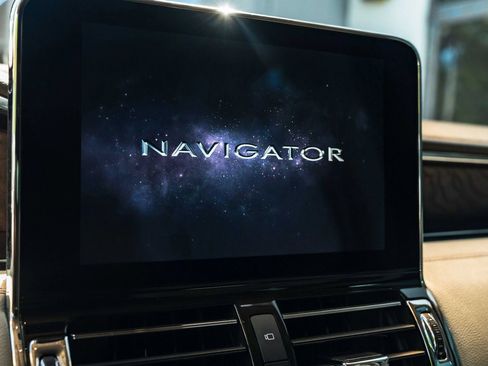 Used 2018 Lincoln Navigator Reserve w/ Technology Package AWD/4WD image 43