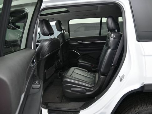 Used 2022 Jeep Grand Cherokee L Limited image 16