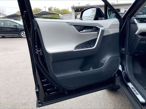 Used 2025 Toyota RAV4 Limited image 21