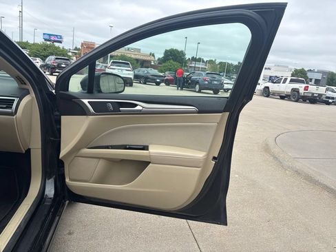 Used 2014 Ford Fusion SE FWD image 21