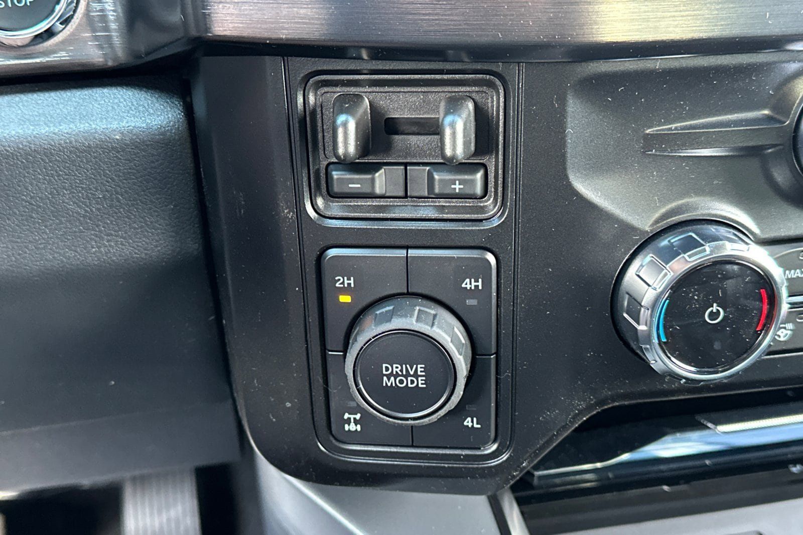 New 2026 Ford F250 Lariat w/ Black Appearance Package AWD/4WD image 24