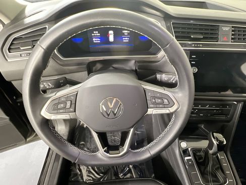 Used 2023 Volkswagen Tiguan SE AWD/4WD image 11