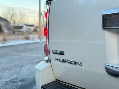 Used 2010 GMC Yukon Denali image 10