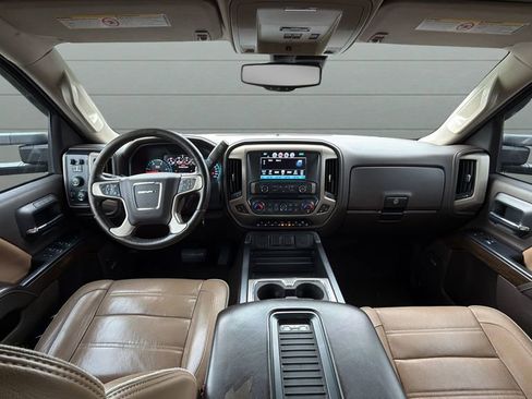 Used 2017 GMC Sierra 2500 Denali w/ Duramax Plus Package AWD/4WD image 10