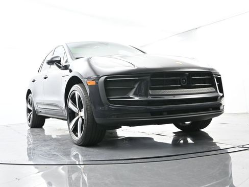 Certified 2025 Porsche Macan image 54