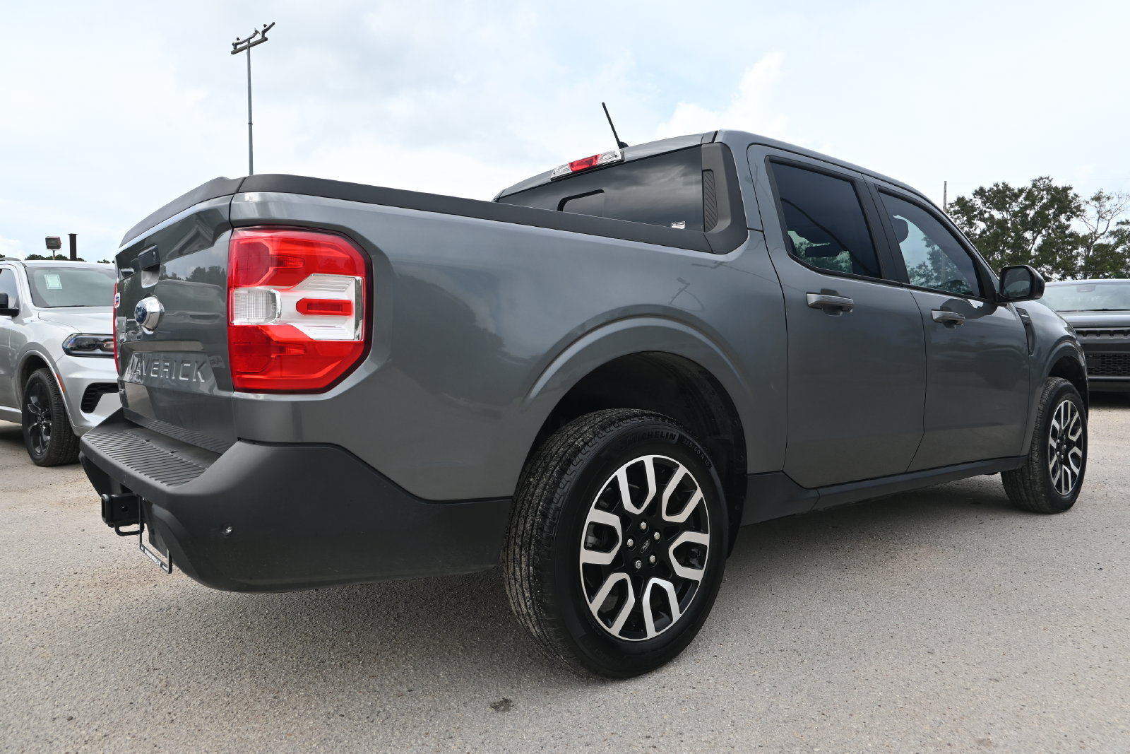 Used 2024 Ford Maverick Lariat FWD image 2