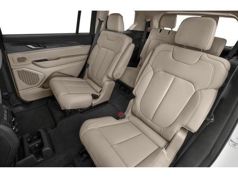 Used 2022 Jeep Grand Cherokee L Limited AWD/4WD image 8