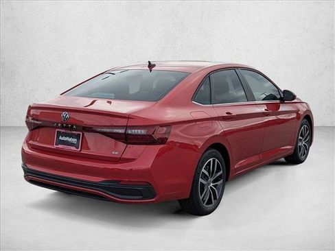 Certified 2025 Volkswagen Jetta SE w/ Sunroof Package FWD image 5