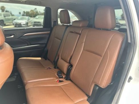 Used 2017 Toyota Highlander Limited w/ Carpet Mat Package FWD image 18