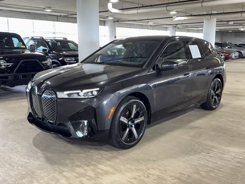 Used 2025 BMW iX xDrive50 w/ Sport Package AWD/4WD image 4