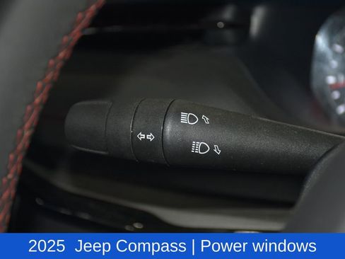 Used 2025 Jeep Compass Trailhawk AWD/4WD image 9