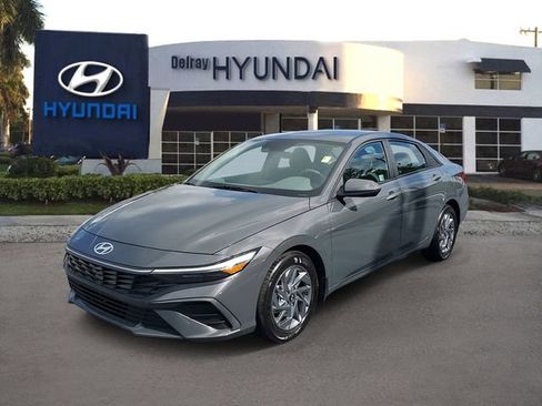 Certified 2024 Hyundai Elantra SEL FWD image 3