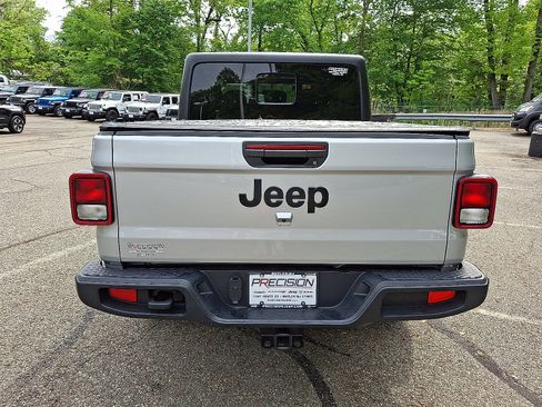 Used 2023 Jeep Gladiator Sport AWD/4WD image 6