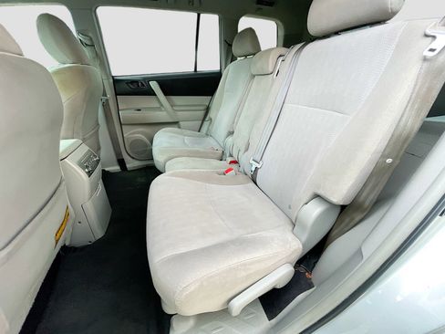 Used 2012 Toyota Highlander FWD image 15