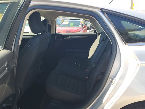 Used 2017 Ford Fusion SE image 13