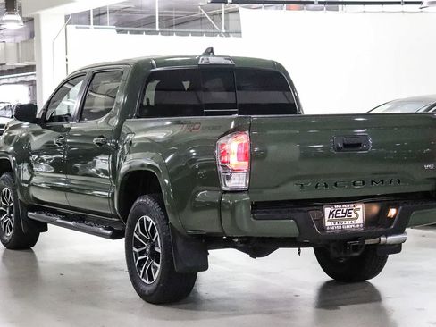 Used 2022 Toyota Tacoma TRD Sport RWD image 2