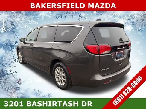 Used 2022 Chrysler Voyager LX image 3