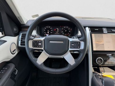 Certified 2025 Land Rover Discovery S AWD/4WD image 15