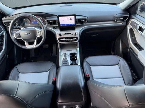 Used 2022 Ford Explorer XLT w/ Equipment Group 202A image 14