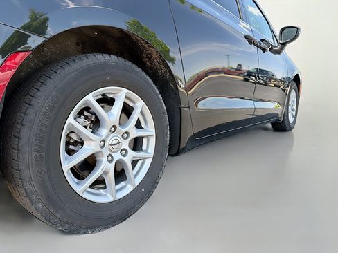 Used 2023 Chrysler Pacifica Touring-L FWD image 15