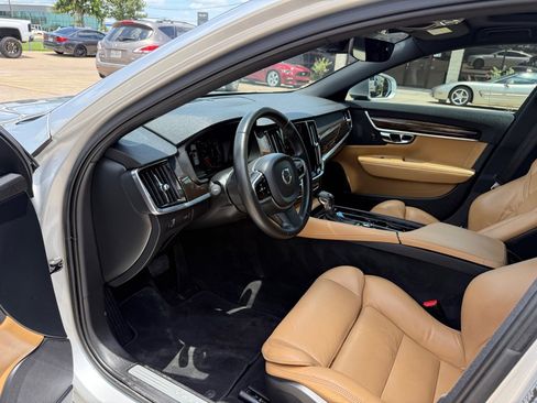 Used 2017 Volvo S90 T6 Momentum w/ Vision Package image 14