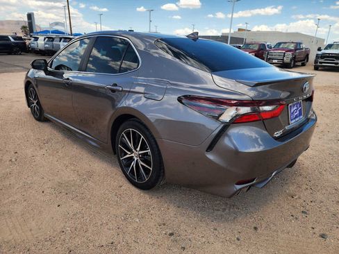 Used 2021 Toyota Camry SE FWD image 6