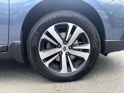 Used 2018 Subaru Outback 2.5i Limited AWD/4WD image 9