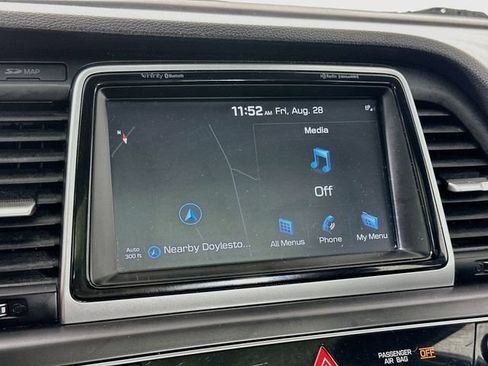 Used 2019 Hyundai Sonata Limited w/ Ultimate Package 04 FWD image 19