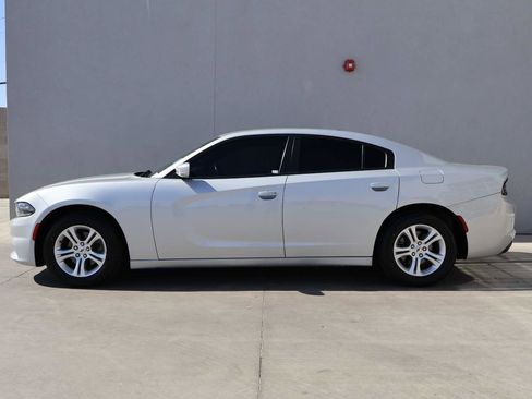 Used 2022 Dodge Charger SXT RWD image 2