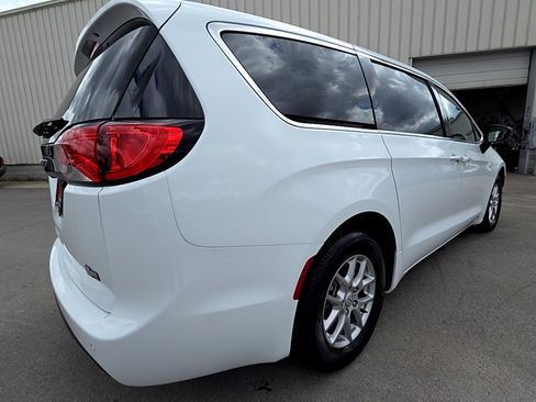 New 2026 Chrysler Voyager LX image 4