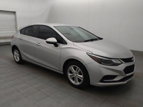 Used 2018 Chevrolet Cruze LT FWD image 11