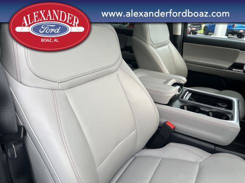 Used 2025 Ford Expedition Active AWD/4WD image 17