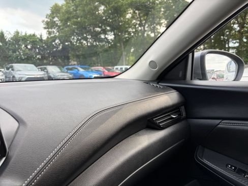 Used 2025 Nissan Sentra SV FWD image 33