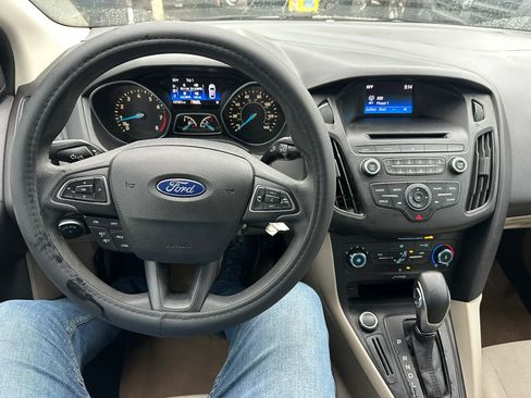 Used 2017 Ford Focus SE FWD image 18