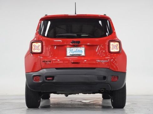 Used 2023 Jeep Renegade Trailhawk w/ Trailhawk Elite Group AWD/4WD image 12