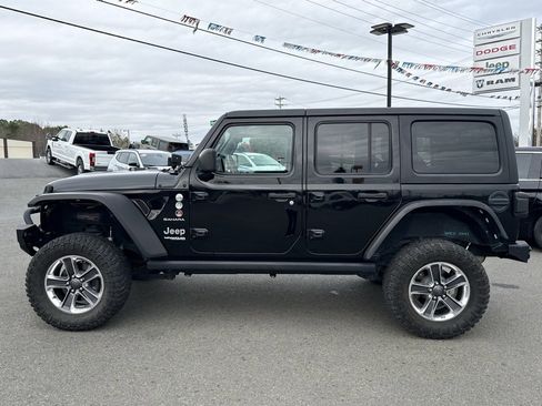 Used 2019 Jeep Wrangler Unlimited Sahara w/ Cold Weather Group image 8