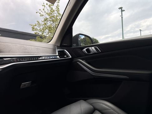 Used 2024 BMW X7 xDrive40i w/ Premium Package AWD/4WD image 19