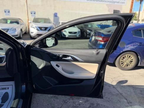 Used 2018 INFINITI QX30 Premium w/ Navigation Package image 36