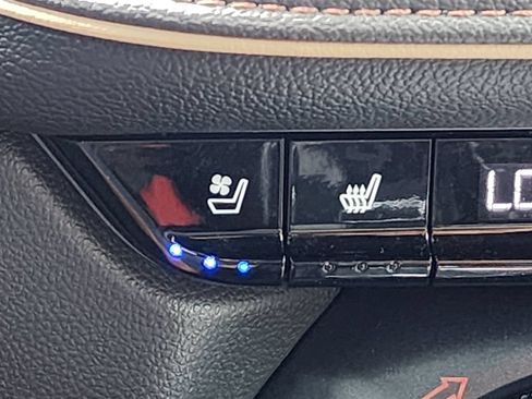 Used 2019 Chevrolet Blazer Premier w/ Driver Confidence II Package FWD image 32