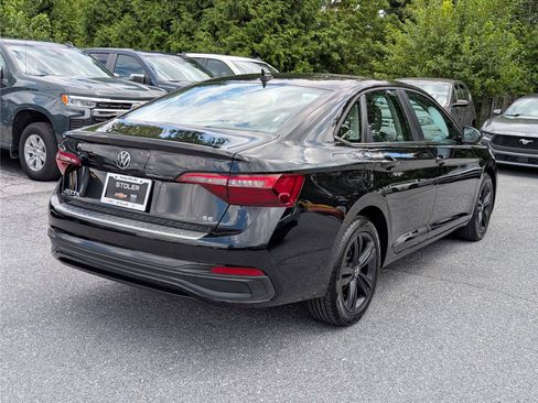 Used 2024 Volkswagen Jetta SE w/ Panoramic Sunroof Package FWD image 5