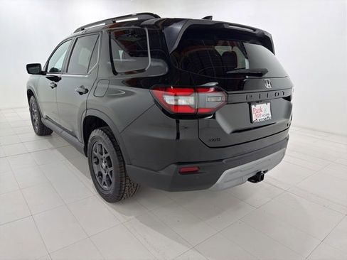Used 2023 Honda Pilot TrailSport image 3