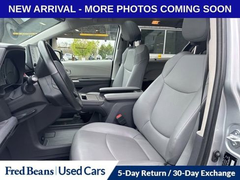 Used 2022 Toyota Sienna XLE w/ XLE Plus Package FWD image 8